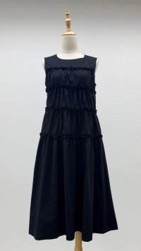 Light Cool、フリル×ティアードワンピース《黒》[Toilette（トワレ）]
