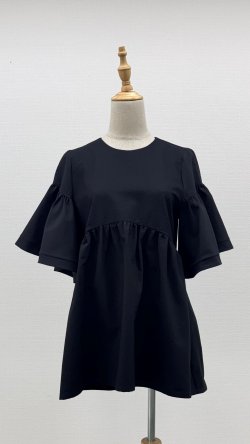 画像1: ☆サッカー地、お袖たっぷりフレアブラウス☆《黒無地》[Toilette（トワレ）]