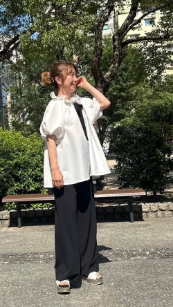 画像1: ☆ギャザーフリル襟、サッカー地ブラウス☆《オフ》[Toilette（トワレ）]