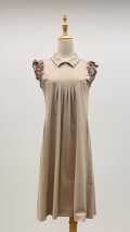 お襟パールきちんとワンピース《ベージュ》《サンプル品》[Toilette（トワレ）]