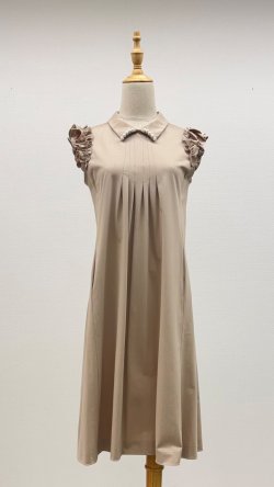 画像1: お襟パールきちんとワンピース《ベージュ》《サンプル品》[Toilette（トワレ）]